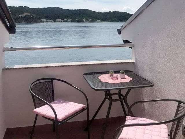 room with private bathroom croatia