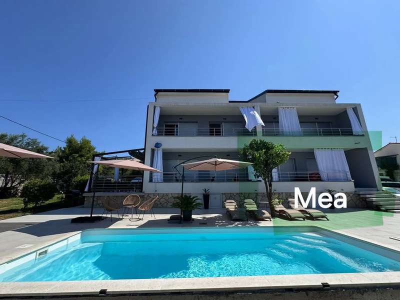 apartment with 2 bedrooms in banjol