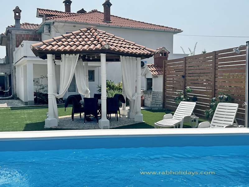 Ferienhaus mit privatem Pool auf der Insel Rab